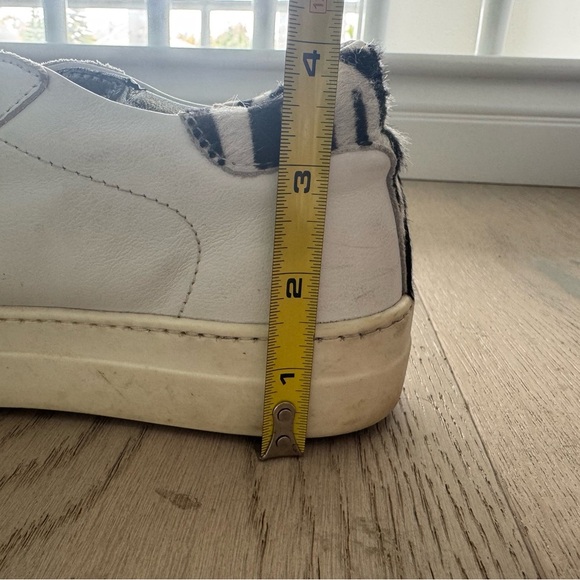 P448 John sneaker -zebra fur print on back
Woman’s size 37 (7) - Picture 11 of 11